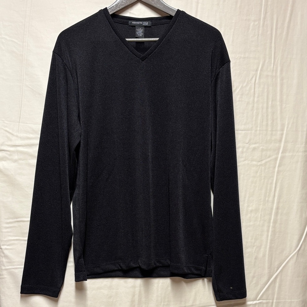 Kenneth Cole Men's Black Size L V‑Neck Long Sleeve Sweater Soft and sleek.New